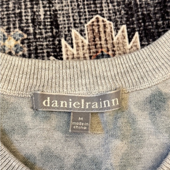 Daniel Rainn Women’s Green Blue Leopard Print 1/4 Button Down Long Sleeve Size M - Picture 8 of 12